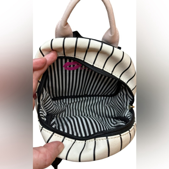 💋🐾BETSEY JOHNSON Luv Betsy mini Backpack - Picture 6 of 7